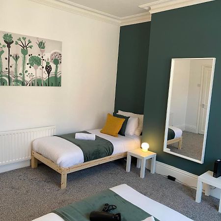 Kitchener - Wonderful 2-Bedroom Apt Sleeps 5 Free Parking Free Wifi เกทส์เฮด ภายนอก รูปภาพ