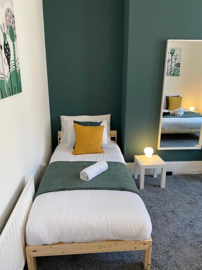 Kitchener - Wonderful 2-Bedroom Apt Sleeps 5 Free Parking Free Wifi เกทส์เฮด ภายนอก รูปภาพ