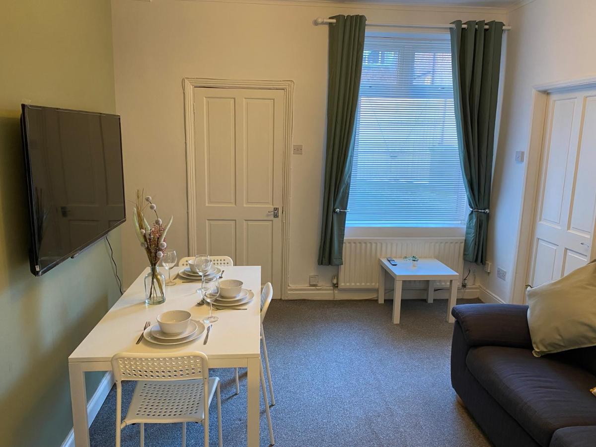 Kitchener - Wonderful 2-Bedroom Apt Sleeps 5 Free Parking Free Wifi เกทส์เฮด ภายนอก รูปภาพ